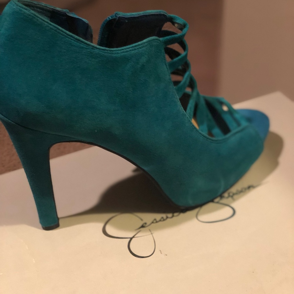 Jessica Simpson peacock suede heels!